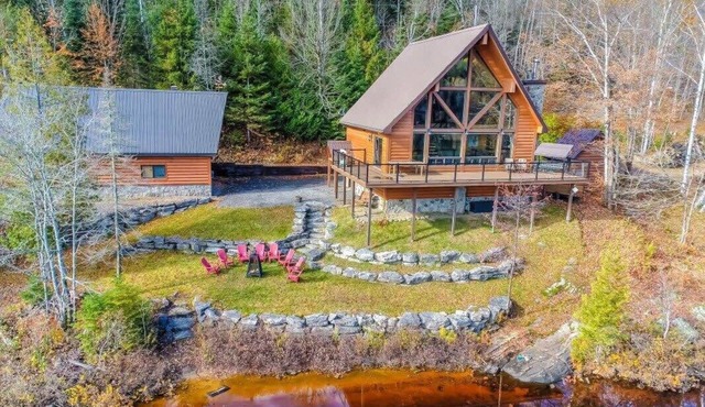 Chalet Le Trésor du Lac | Waterfront & Dock