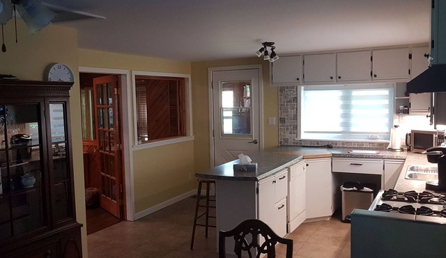 Charming 2-bedroom house with WiFi, AC in beautiful Callander