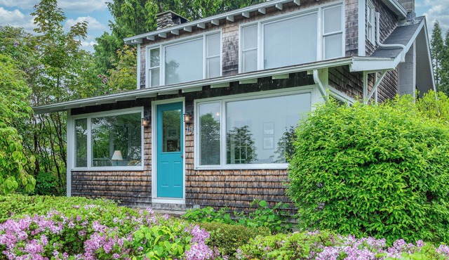 Charming 3BR, 2.5BA Pet-friendly home, Ocean access just a short walk away