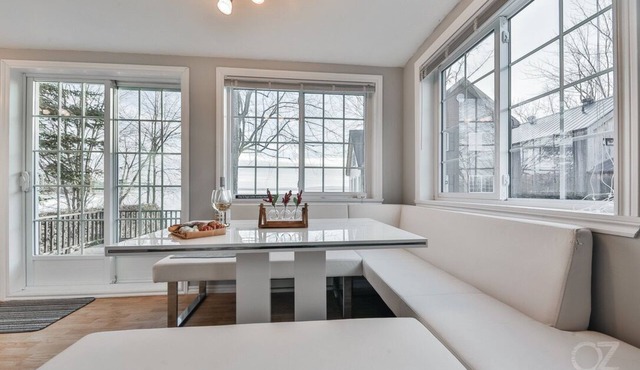 Charming Waterfront Laurentian Cottage
