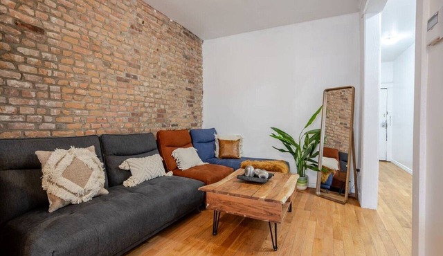 Chic 4BR Haven | Sunlit in Downtown MTL