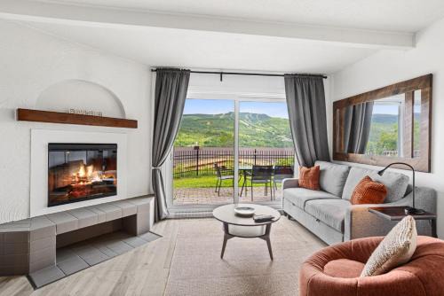 Chic One-Bedroom Condo With Partial Lake View