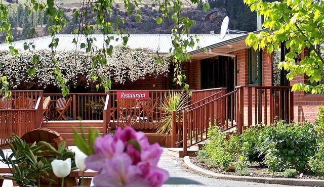 Clutha River Getaway for Two in Otago on New Zealand's South Island