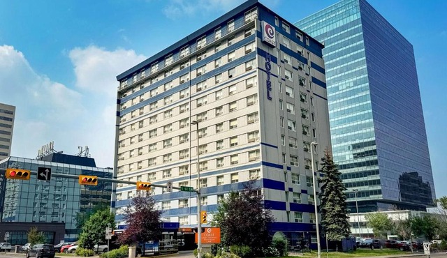 Coast Calgary Downtown Hotel & Suites by APA
