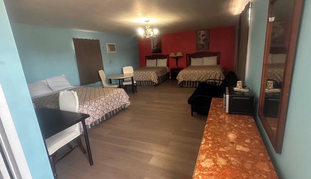 Colonial Motel