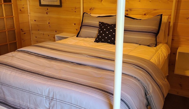 Comfy private and quiet retreat in the center of town.