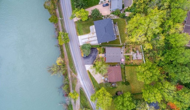 Cottage on the Water | Hot Tub | 15 min to Beach, Wineries, Niagara Falls |