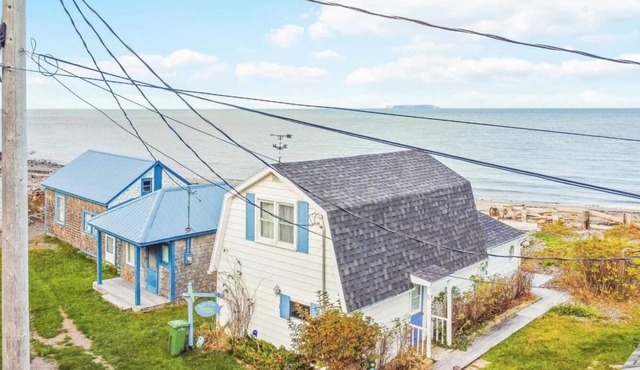 Cottage right on the beach, and part of an authentic fishing village
