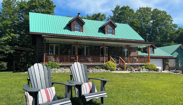 Country Charm Log Haven, 2acres w front porch sitting.PROMOTIONS ACTIVE