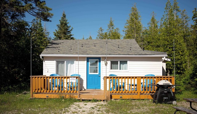 Cozy 2‑Bed Waterfront Cabin | Near Bruce Peninsula