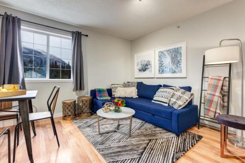Delightful 2BR Mountain Escape in Canmore