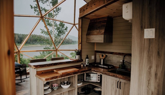Dome 5 Exquisite Waterfront Retreat, Just Minutes from Sugarloaf Provincial Park