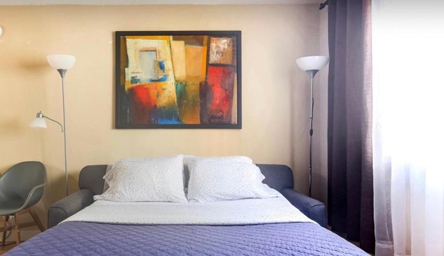 Downtown Central Edmonton Entire Unit Condo 12 inches thick Mattress Non Smoking