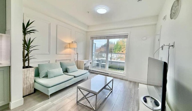 Downtown Condo Vancouver Skytrain Free Parking