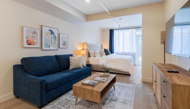 DownTown King Suite with Balcony