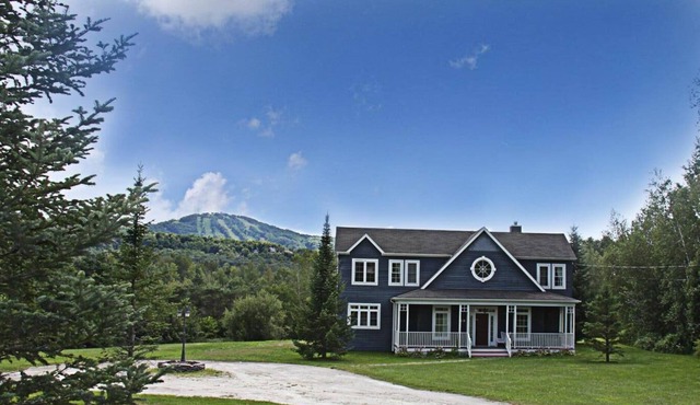 Dream house with mountain view, hot tub and pool table