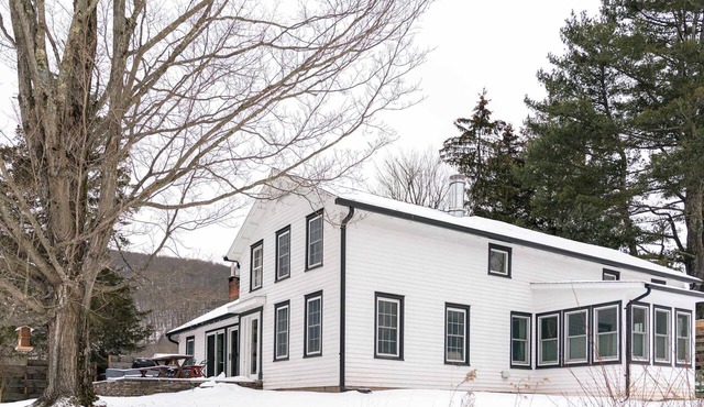 Echo Notch Farm, Hillside Views & Fireplace