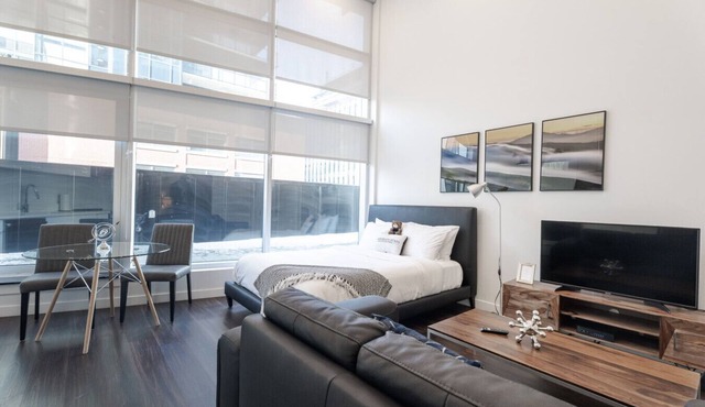 Elegant Studio with Gym, Near Iconic Boardwalk