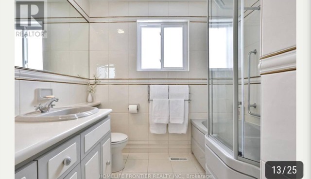 Enjoy restful nights in our 3 bedroom Newmarket home. nn