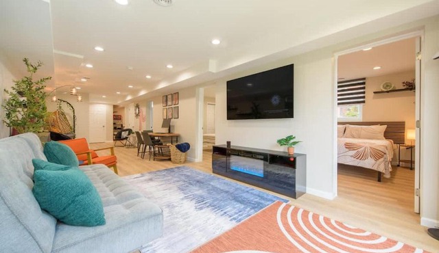 Entire Modern Cozy 2BR Apt mins SU LeMoyne DT