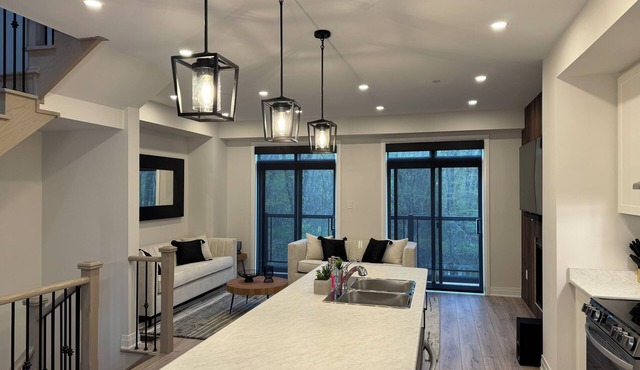 Experience Luxury at our Stunning 3-Bedroom Golf /pool Resort!