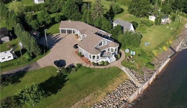 Exquisite waterfront property
