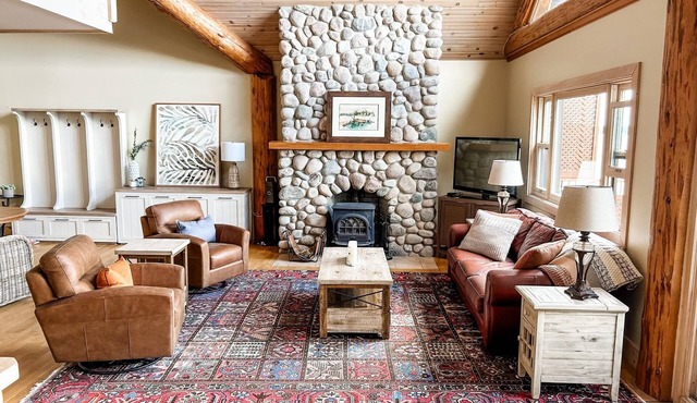Fabulous cottage suite, spectacular Stoney Lake view!