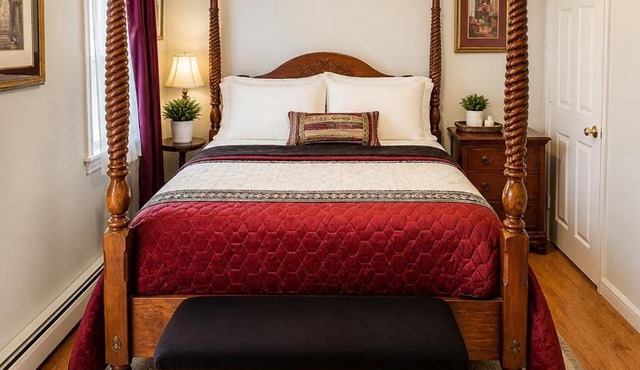 Fall River Stay Stylish 2BR Urban Haven Suite