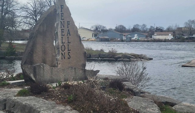 Fenelon Falls cozy 3bedroom & 1.5 bathroom house (with WIFI), steps to the lake