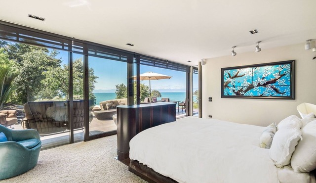 Fireplace Suite - Ocean Views, Beach Access & Full-Service Luxury Lodge