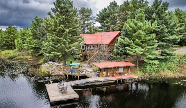 Four Season Muskoka Log House at the Lake - Sauna with a Tea Room