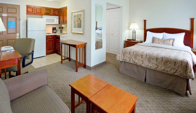 Free Breakfast Buffet. Private Studio 20 Min from Princeton.