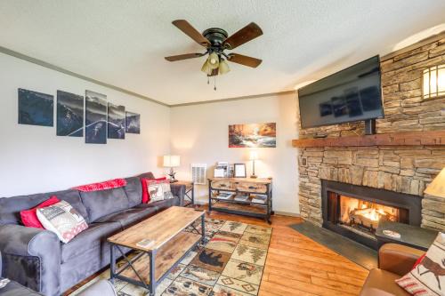 Furnished Deck + Resort Perks: Beech Mtn Retreat!