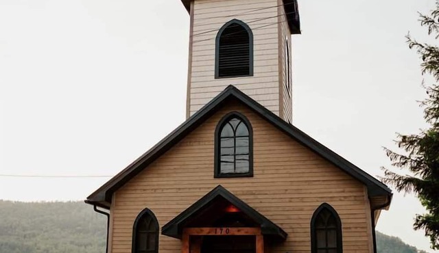 Glamping in a Renovated Church Cottage near Flatlands, New Brunswick