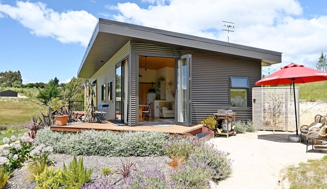 Gum Tree Studio,surrounded by farmland, countryside, mountains, sea, National Parks, fresh air and b