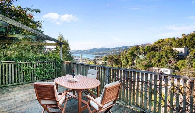 HAVEN VIEWS - NELSON HOLIDAY HOME, family friendly in Nelson