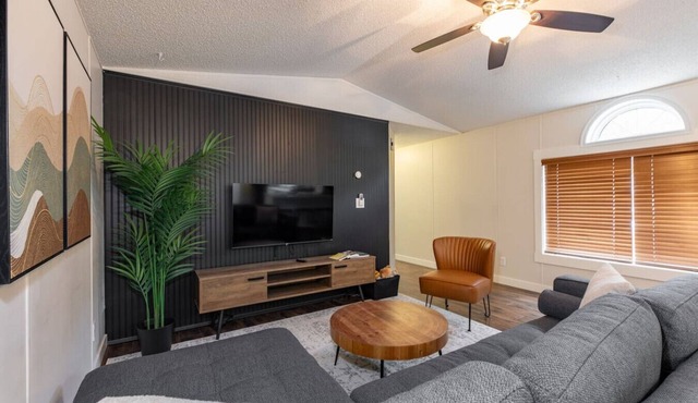 Hinton/Jasper Adventure Base - 3 bdrm pet friendly home