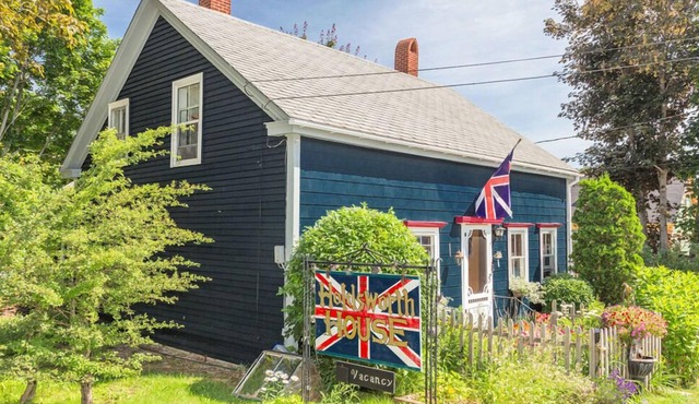 Holdsworth House (C.1783)Loyalist Home, In The Town Of Digby, Ns
