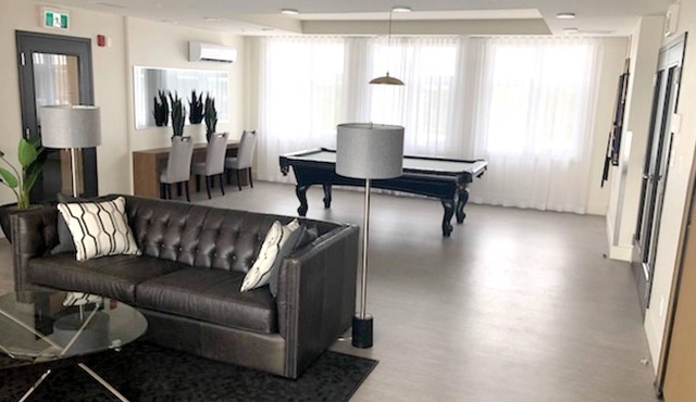 Homerez - Spacious appartement for 3 ppl. with terrace and balcony at Brossard
