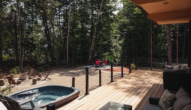 Hubble 15 Mins From Montremblant With Spa/lake