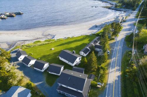 Hunts Point 2-BR Coastal Retreat - Cottage # 1