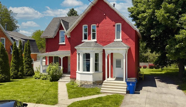 Iconic Red Victorian | 3BR Ridgetown Retreat