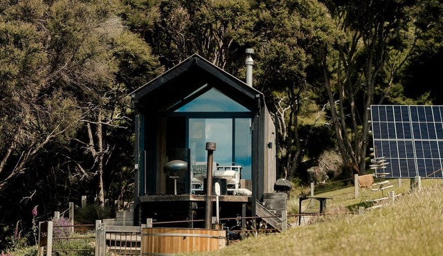 Incredible Tiny House Rental with Amazing Views in Akaroa, South Island