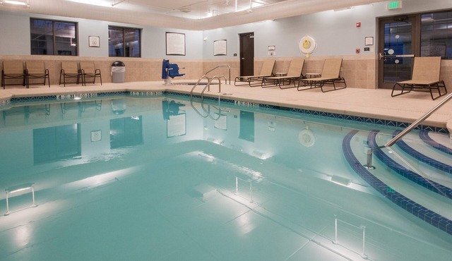 King Studio Suite w/Free Breakfast, & Pool