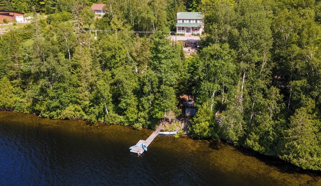 Lake | Pool Table | Au Pied du Lac