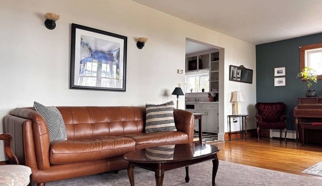 Lake Views, Historic 3BR Basecamp Heart of Baddeck
