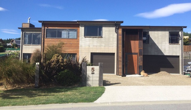 Lake Wanaka House in Peninsula Bay
