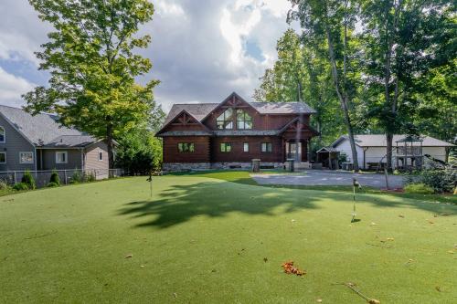 Lakefront cottage with golf area BBQ pool table