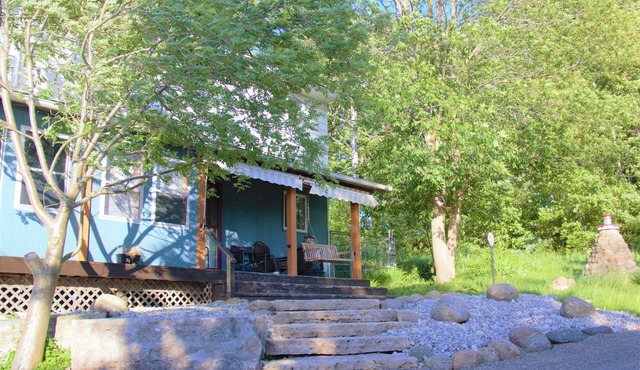 LAKEHOUSE CHALET on Sky Lake, 5 Bed, Majestic Sunsets and Spacious living
