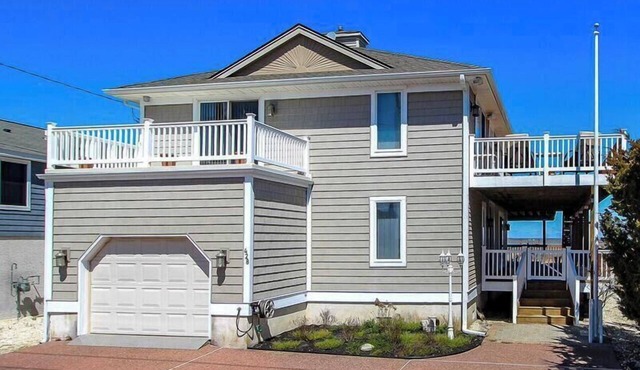Large 5 bedroom Bayfront home with 180 degree unobscured views of the back bay
